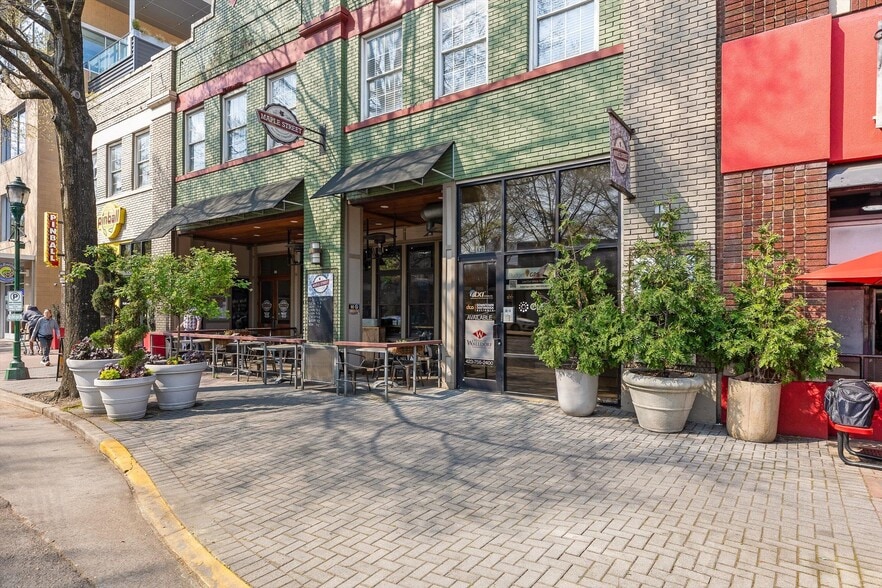 More Photos Of 407 Broad St, Chattanooga General Retail For Lease