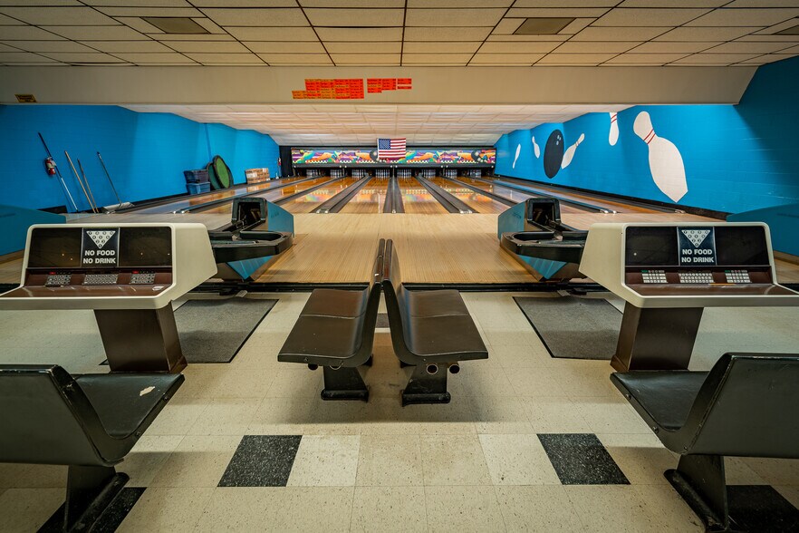 More Photos Of 675 Grant St, Winneconne Bowling Alley For Sale