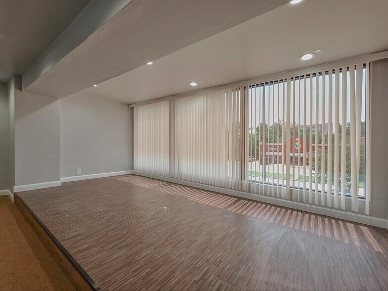 More Photos Of 6001 Nw Expressway, Oklahoma City Office For Sale