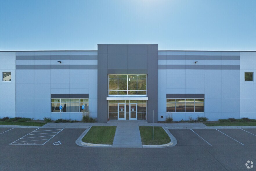 More Photos Of 8300 Courthouse Blvd, Inver Grove Heights Showroom For Sale