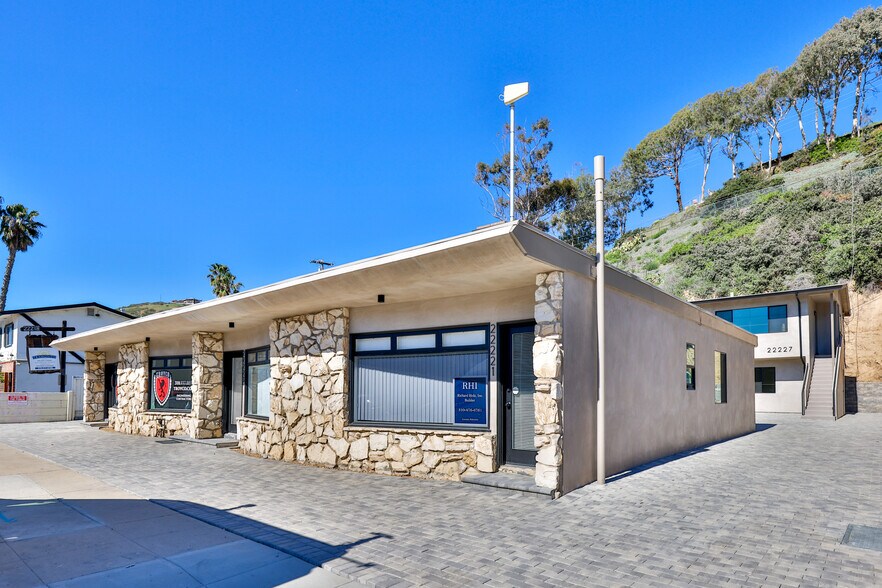 More Photos Of 22221-22227 Pacific Coast Hwy, Malibu Storefront Retail Office For Lease