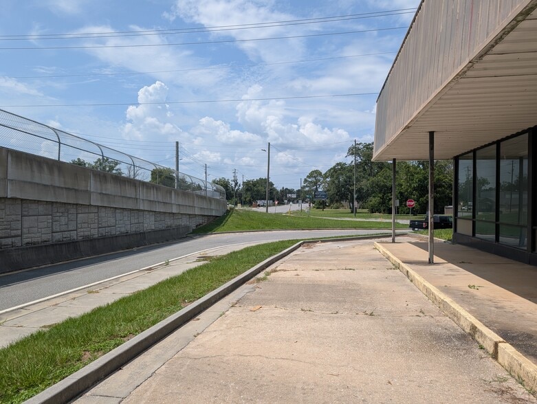 More Photos Of 908 W Hill Ave, Valdosta Warehouse For Sale