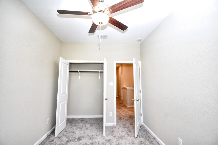 More Photos Of 6202 Oakland Rdg, San Antonio Apartments For Sale