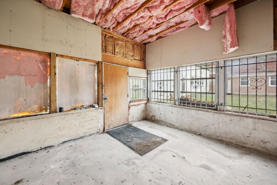 More Photos Of 402 W Kings Hwy, Mount Ephraim Freestanding For Sale