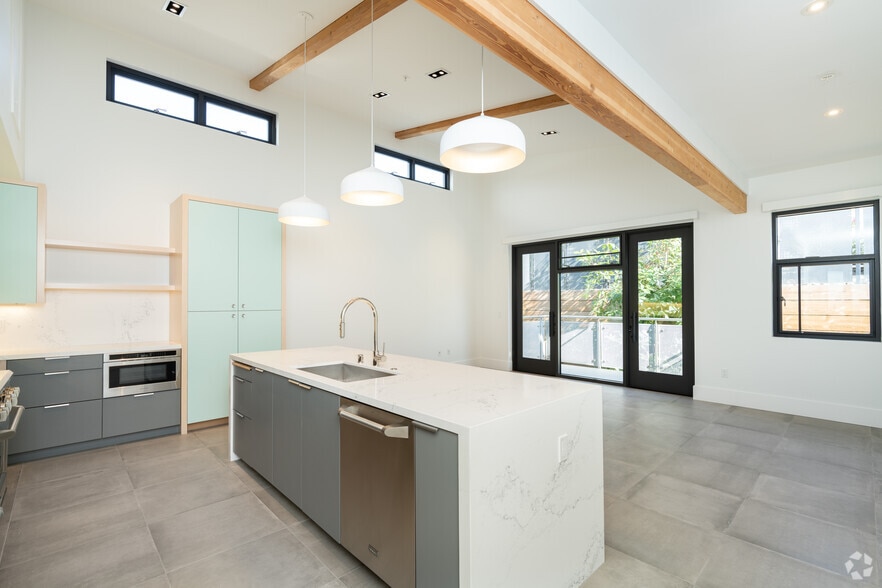 More Photos Of 330 S Cedros Ave, Solana Beach Apartments For Lease