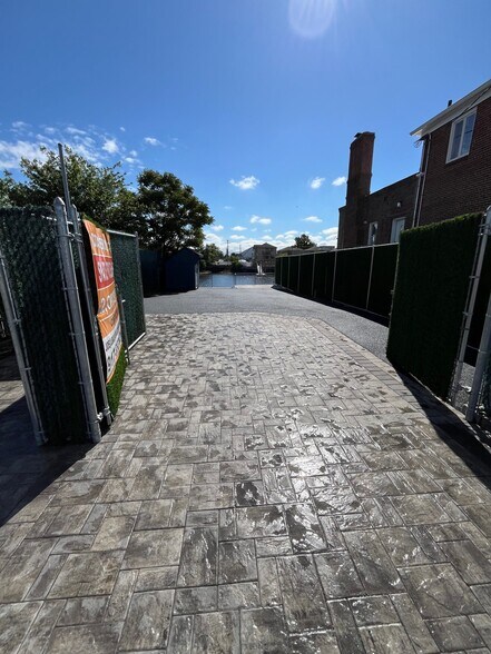 Primary Photo Of 15801 Crossbay Blvd, Howard Beach Land For Lease