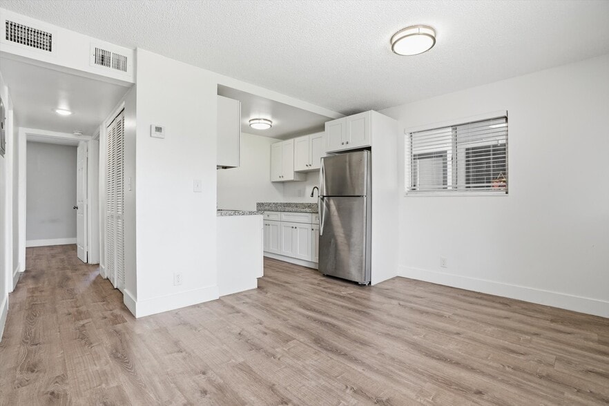 More Photos Of 2325-2331 Arthur St, Hollywood Apartments For Sale