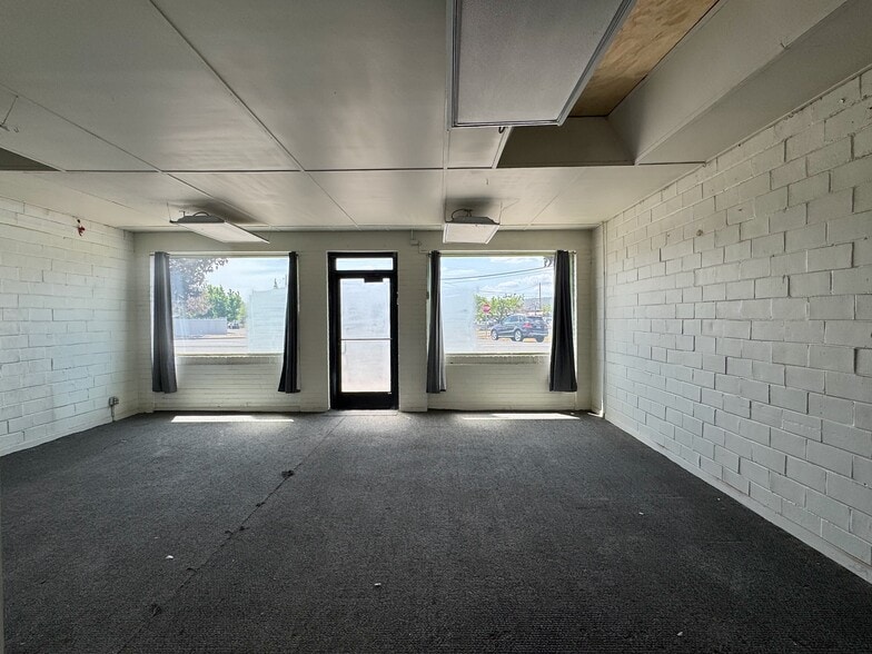 More Photos Of 253 E Main St, Klamath Falls General Retail For Sale