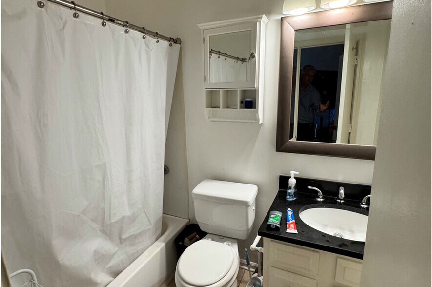 More Photos Of 588 NE Parkway Dr, Atlanta Apartments For Sale