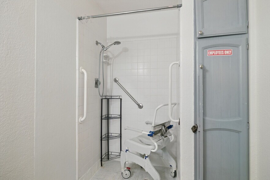 More Photos Of 1707 E Citation Ln, Tempe Assisted Living For Sale