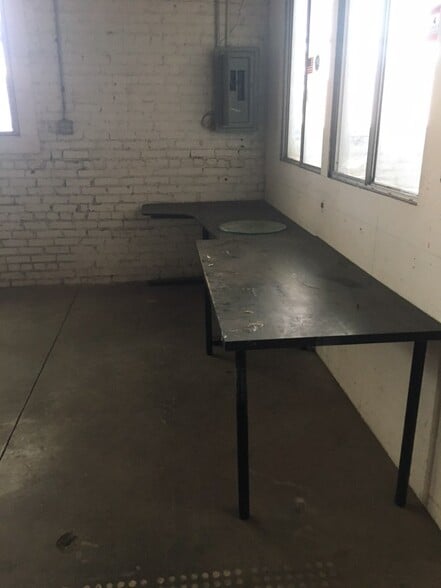 More Photos Of 1526 S Centre St, San Pedro Warehouse For Sale