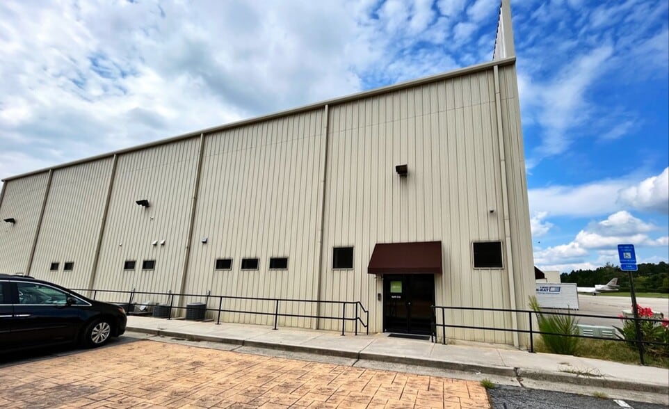 More Photos Of 1715 McCollum Pkwy NW - Hangar 210, Kennesaw Airplane Hangar For Lease