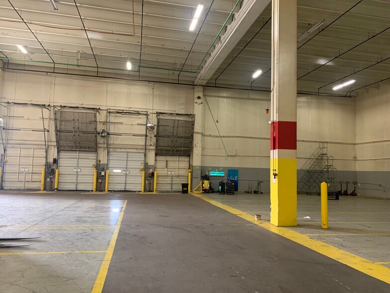 More Photos Of 211 N 51st Ave, Phoenix Manufacturing For Sale