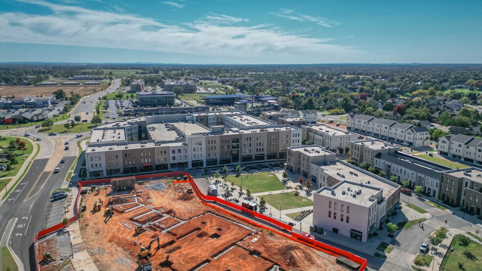 More Photos Of 5100 W Park Dr, Rogers Unknown For Lease