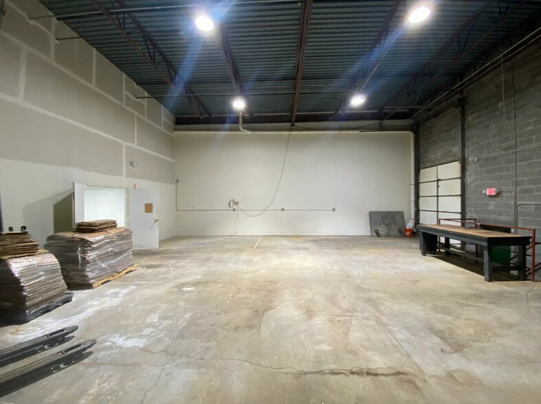 More Photos Of 1220-1242 Rankin Dr, Troy Warehouse For Lease
