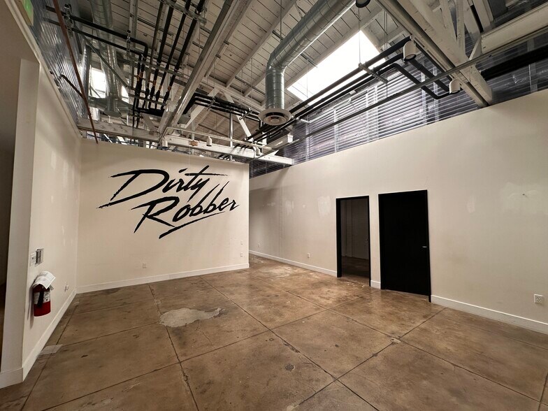 More Photos Of 1305 N Catalina St, Los Angeles Loft Creative Space For Lease