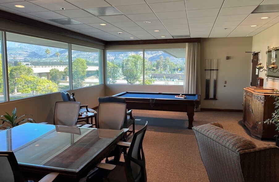 More Photos Of 1155 Eugenia Pl, Carpinteria Office For Lease