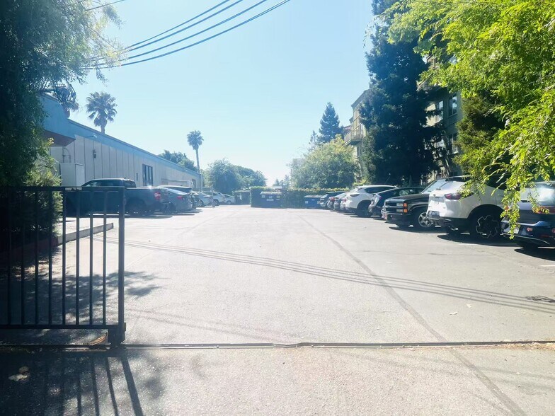 More Photos Of 725 San Aleso Ave, Sunnyvale Light Distribution For Lease