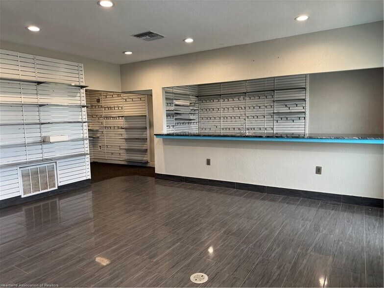 More Photos Of 1174 US 27 N, Lake Placid Freestanding For Sale