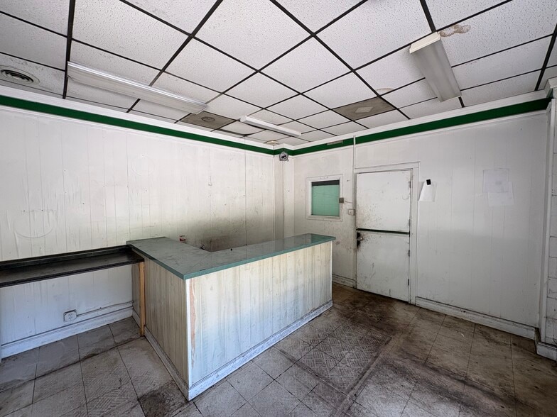 More Photos Of 1516 Dixie Trl, Raleigh Auto Repair For Lease
