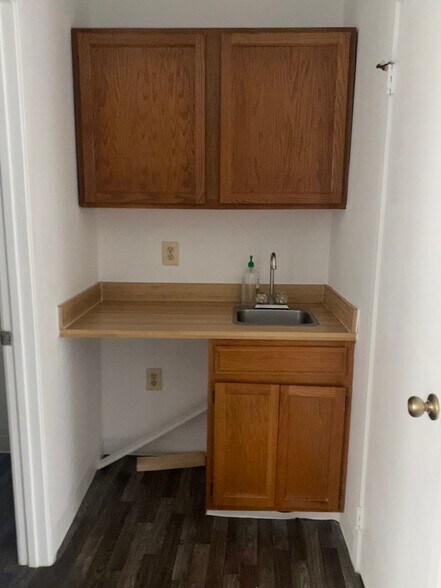 More Photos Of 22636 Glenn Dr, Sterling Medical For Lease