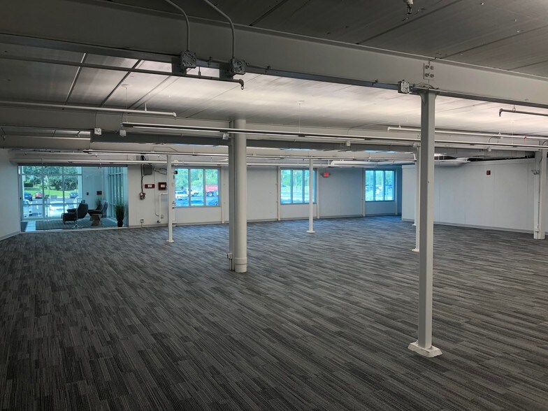More Photos Of 511 N John Rodes Blvd, Melbourne Office For Lease