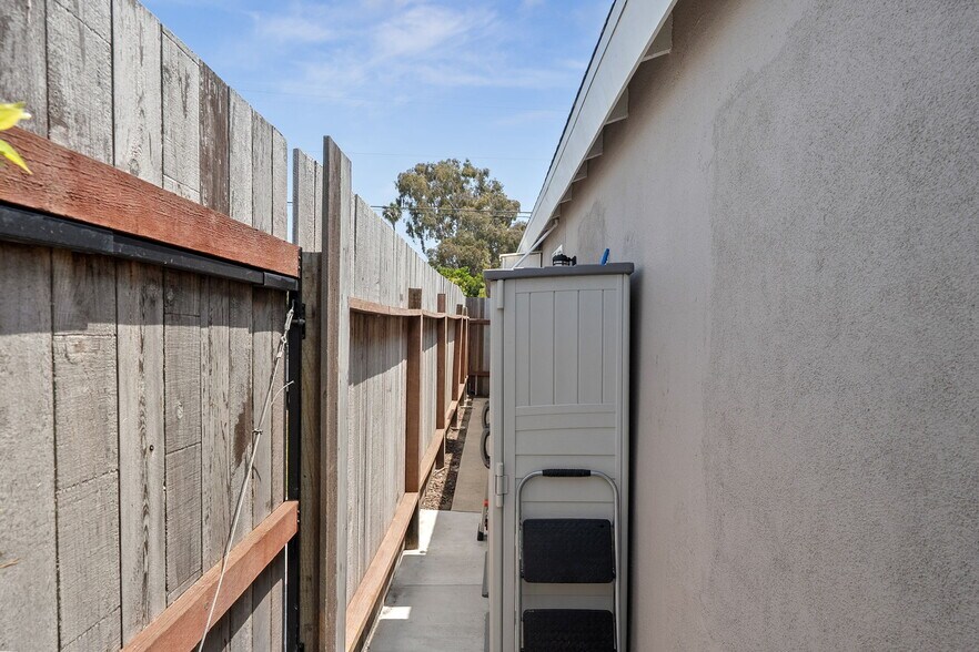 More Photos Of 4852 S Centinela Ave, Los Angeles Multifamily For Sale