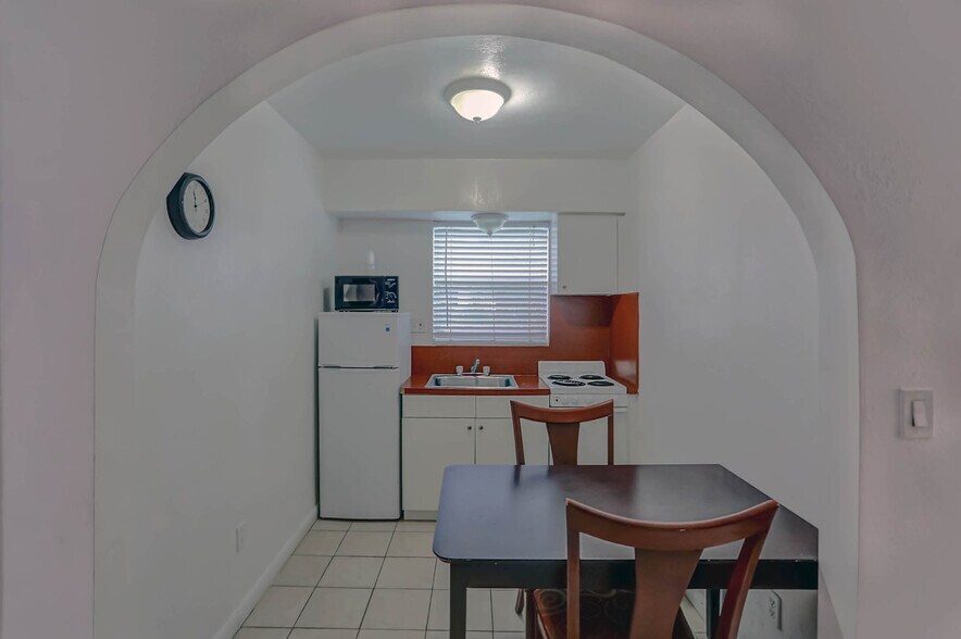 More Photos Of 1419 S Federal Hwy, Hollywood Hotel For Sale