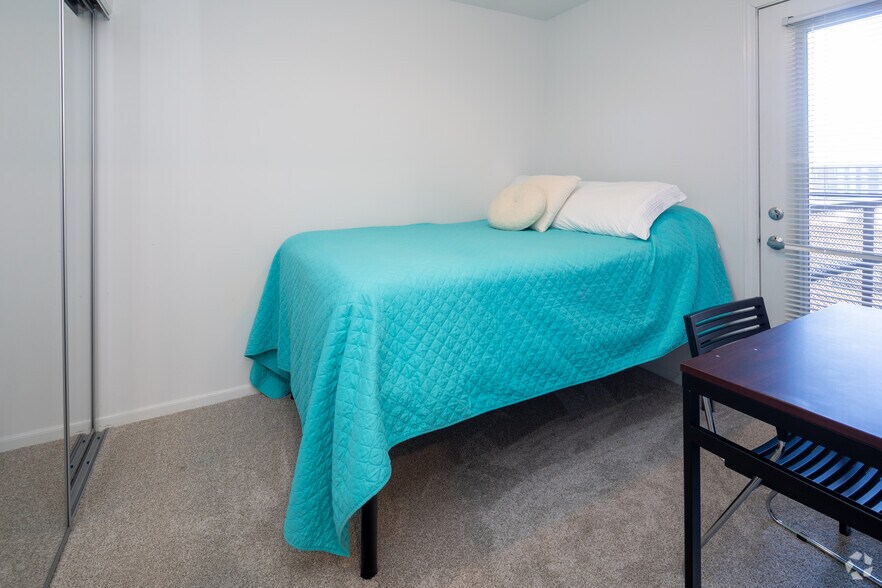 More Photos Of 202 Green St E, Champaign Apartments For Lease