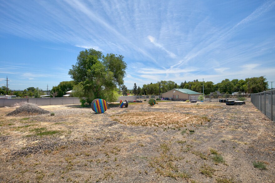 More Photos Of 223 NW Oneil way, Redmond Shelter For Sale