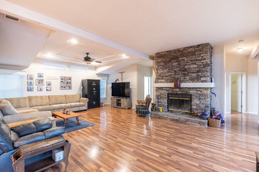 More Photos Of 3106 Golden Gate Dr, Napa Flex For Sale