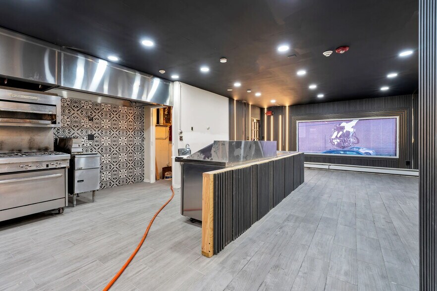 More Photos Of 166 Getty Ave, Paterson Restaurant For Lease