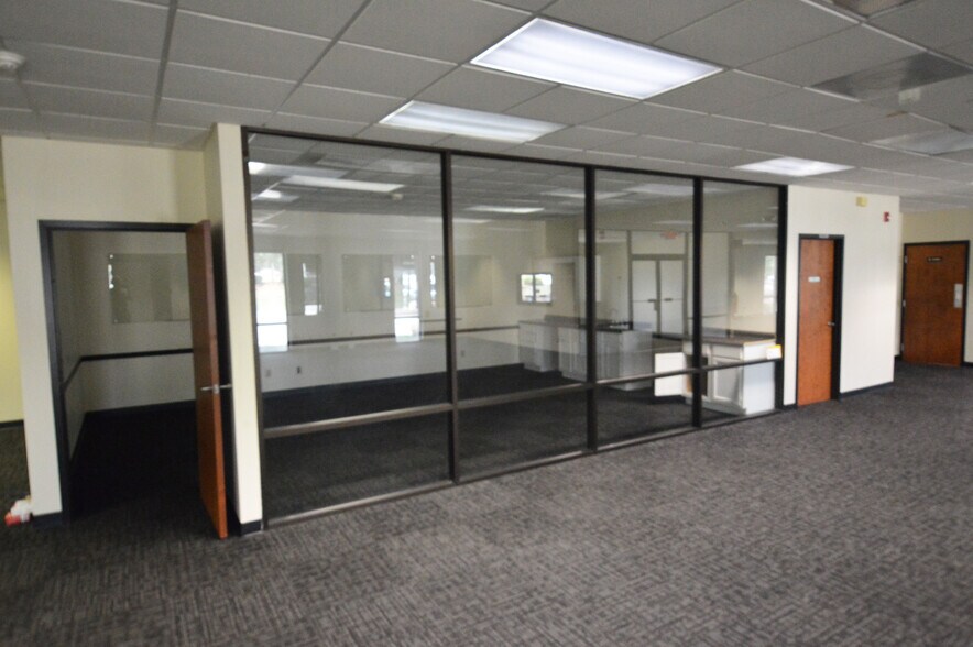 More Photos Of 1150 Louise Rd, Winston-Salem Light Distribution For Lease