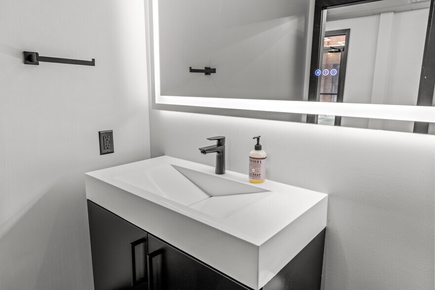 More Photos Of 625 S Lincoln Ave, Steamboat Springs Office For Sale