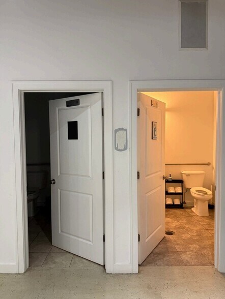 More Photos Of 1360 W Lake St, Chicago General Retail For Lease