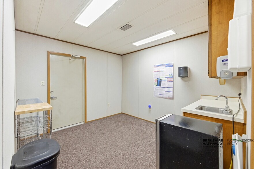 More Photos Of 5876 Old Timuquana Rd, Jacksonville Office For Lease