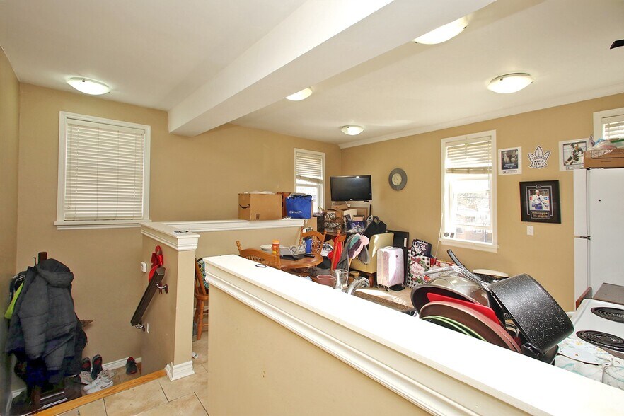 More Photos Of 10-12 Centre St, Markham Office Residential For Sale