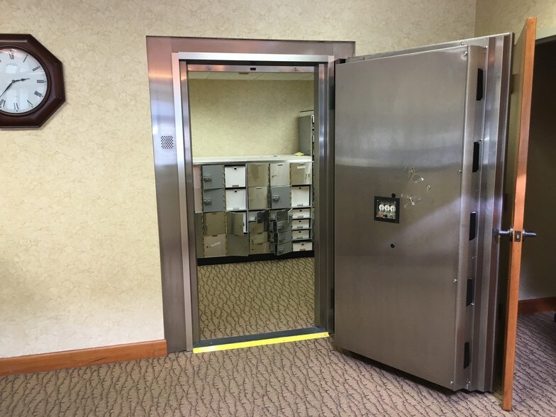 More Photos Of 242 Wears Valley Rd, Pigeon Forge Bank For Lease