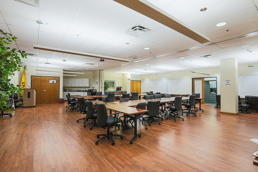 More Photos Of 6000 Metro Dr, Baltimore Flex For Lease