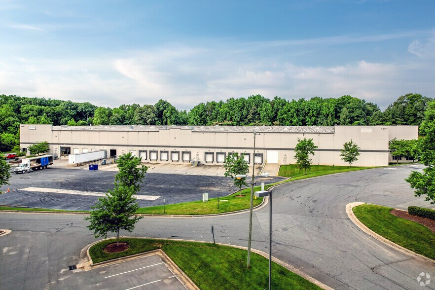 More Photos Of 2201 Interstate North Dr, Charlotte Warehouse For Lease