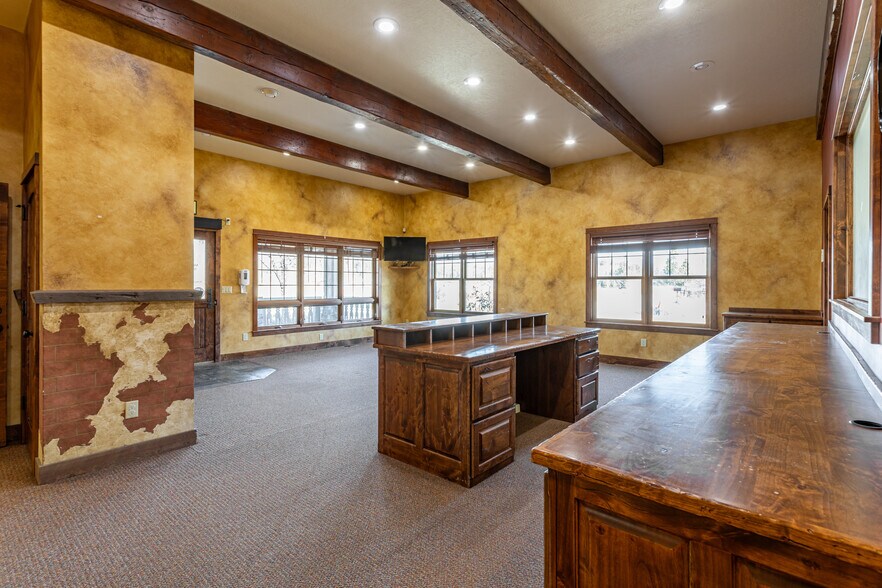 More Photos Of 3334 Dvn Ln, Darby Office For Sale