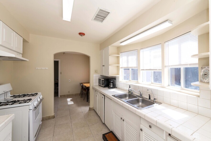 More Photos Of 1555 W Commonwealth Ave, Fullerton Office For Lease