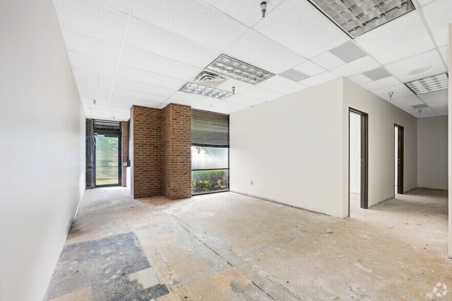 More Photos Of 7920 Elmbrook Dr, Dallas Medical For Lease