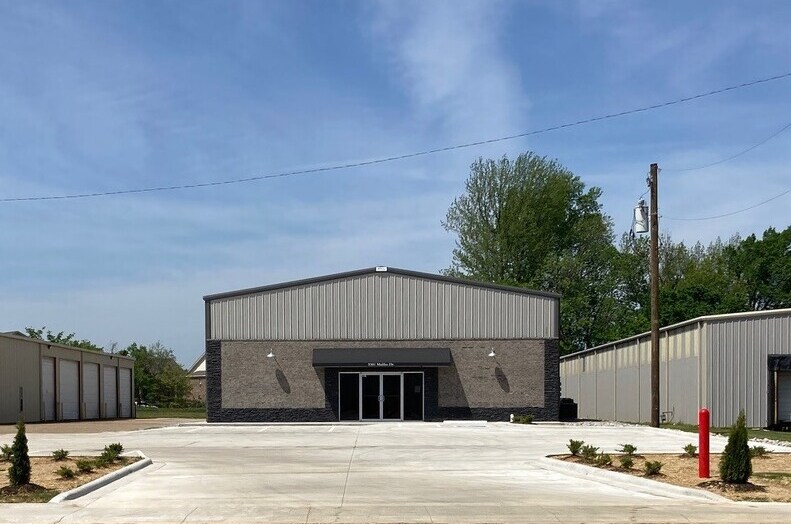 More Photos Of 3301 Malibu Dr, Jonesboro Light Distribution For Lease
