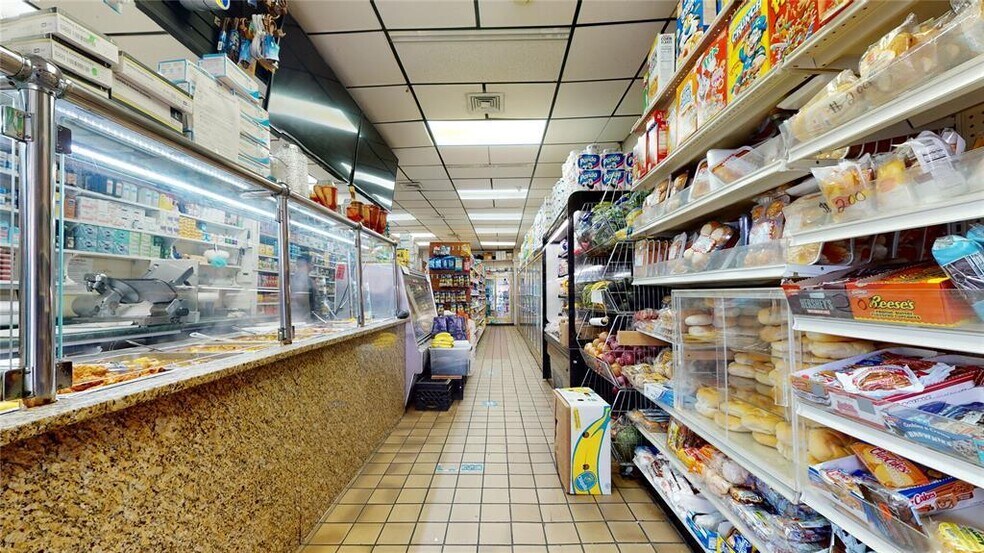 More Photos Of 166 W Park Ave, Long Beach Storefront Retail Office For Sale