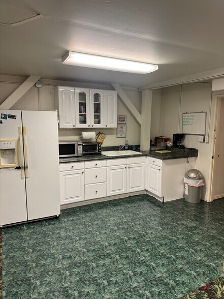 More Photos Of 711 W 17th St, Costa Mesa Light Manufacturing For Sale