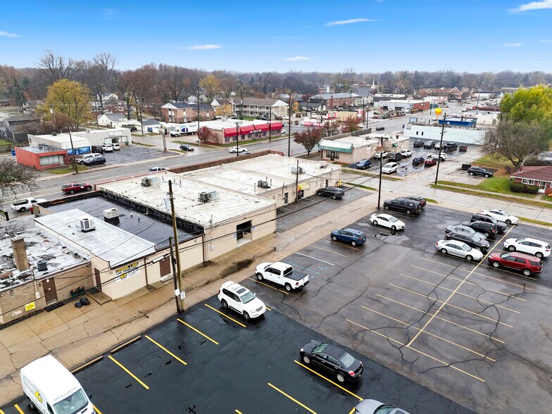 More Photos Of 30948-30960 Ford Rd, Garden City Storefront For Lease