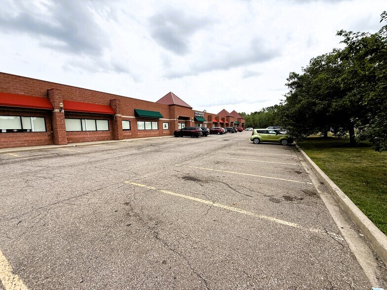 More Photos Of 1821 N Perry St, Pontiac Unknown For Lease