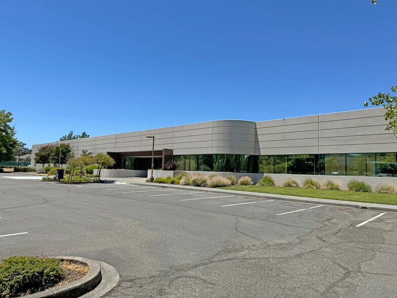 More Photos Of 424 Aviation Blvd, Santa Rosa Industrial For Lease