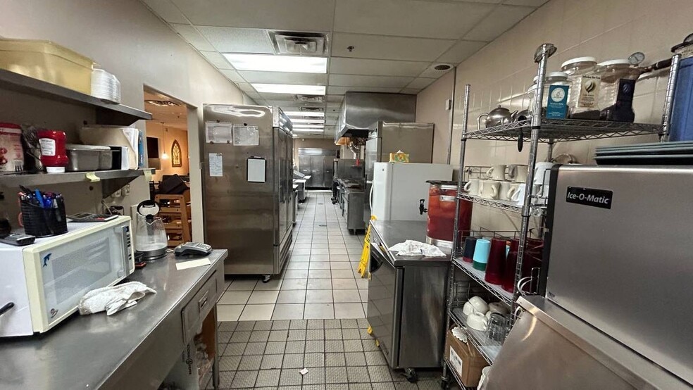 More Photos Of 16758 E Glenbrook Blvd, Fountain Hills Restaurant For Sale